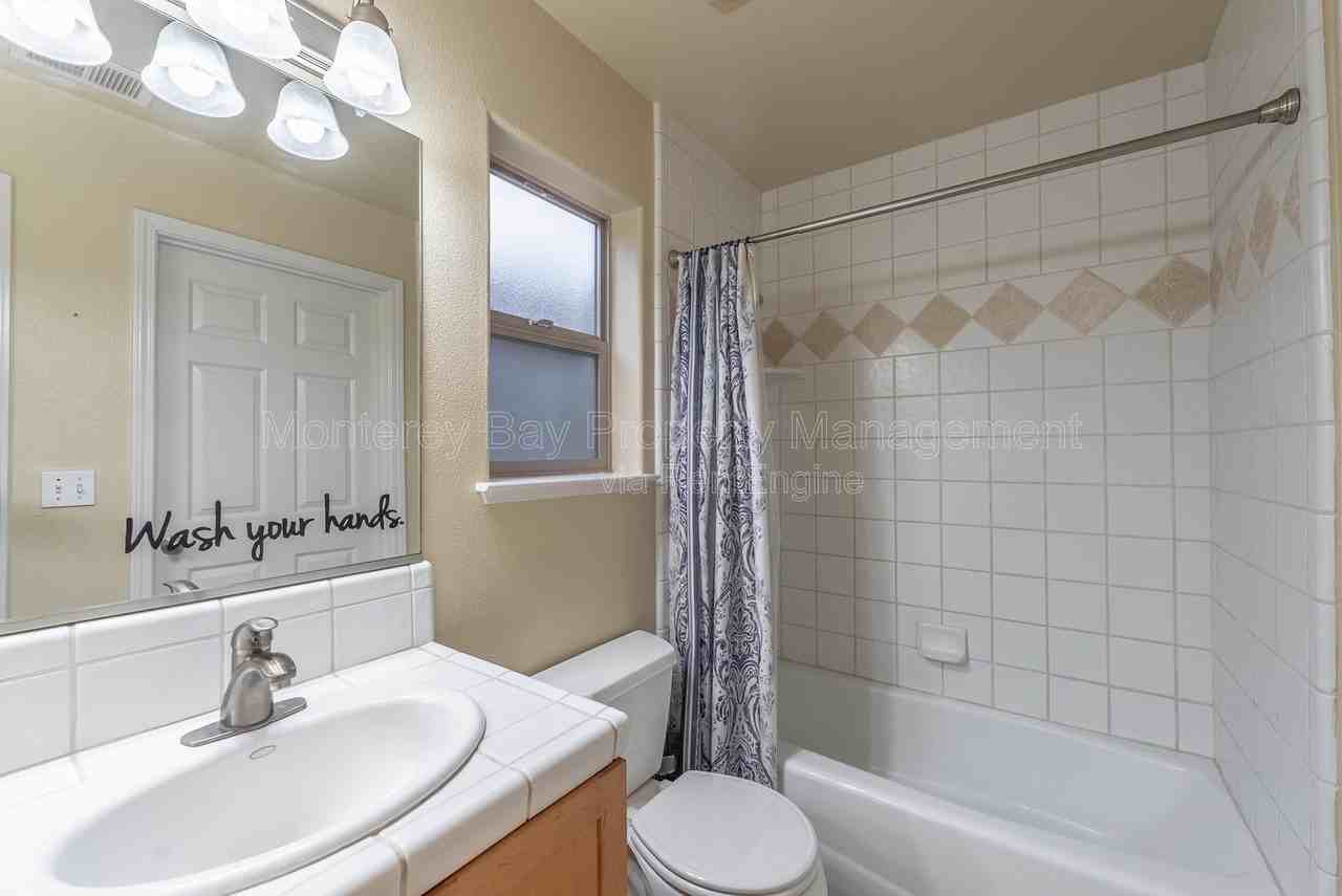594 Lopez Ave - Photo 6 of 38