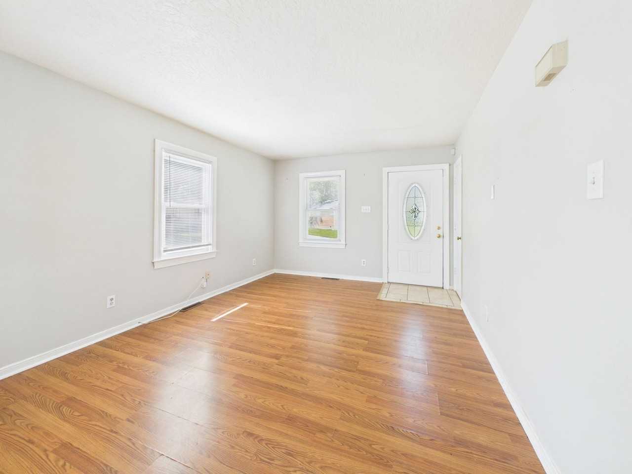 835 Winnetka Ave - Photo 2 of 23