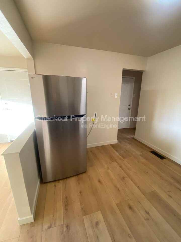 813815 W Courtois St - Photo 2 of 6