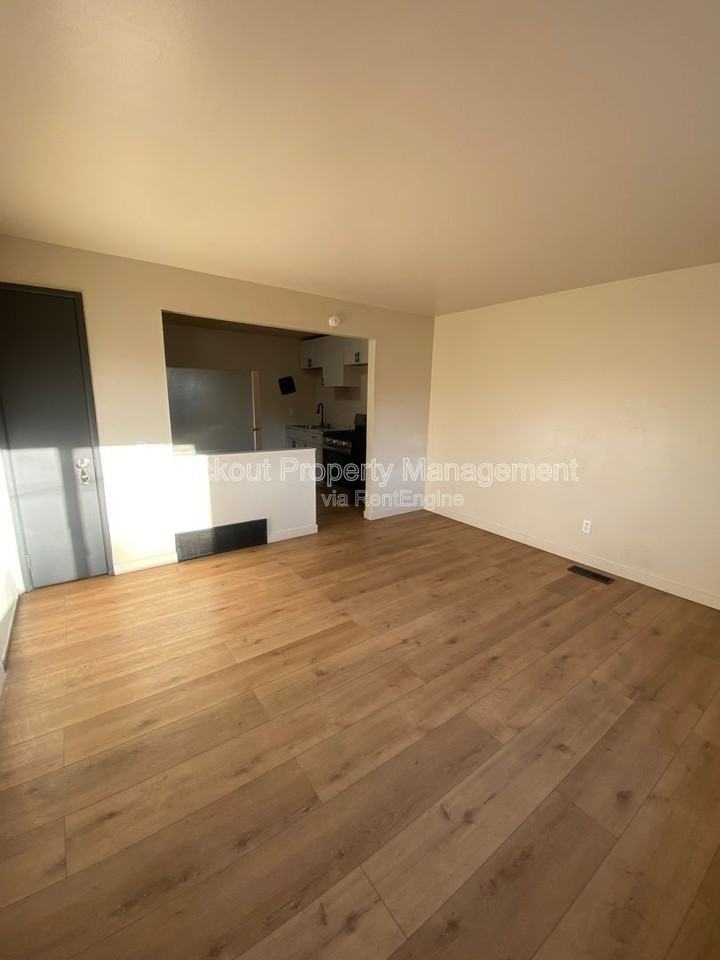 813815 W Courtois St - Photo 3 of 6