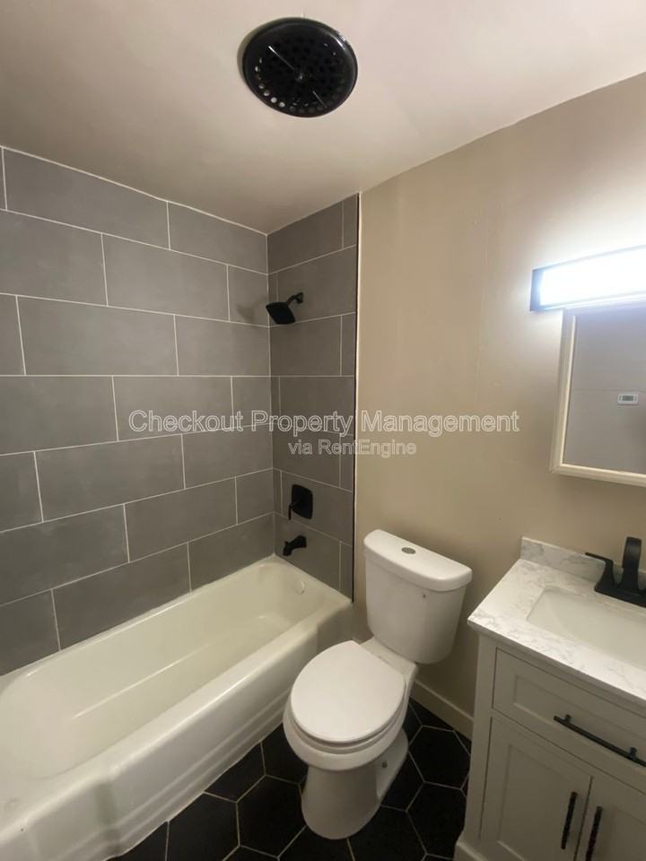 813815 W Courtois St - Photo 4 of 6