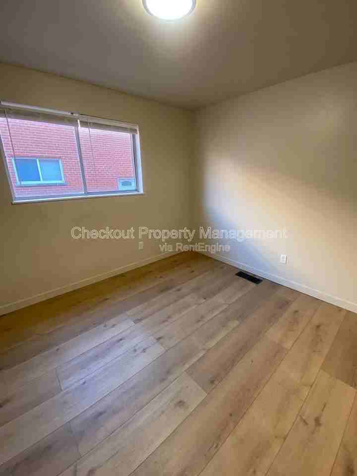813815 W Courtois St - Photo 5 of 6