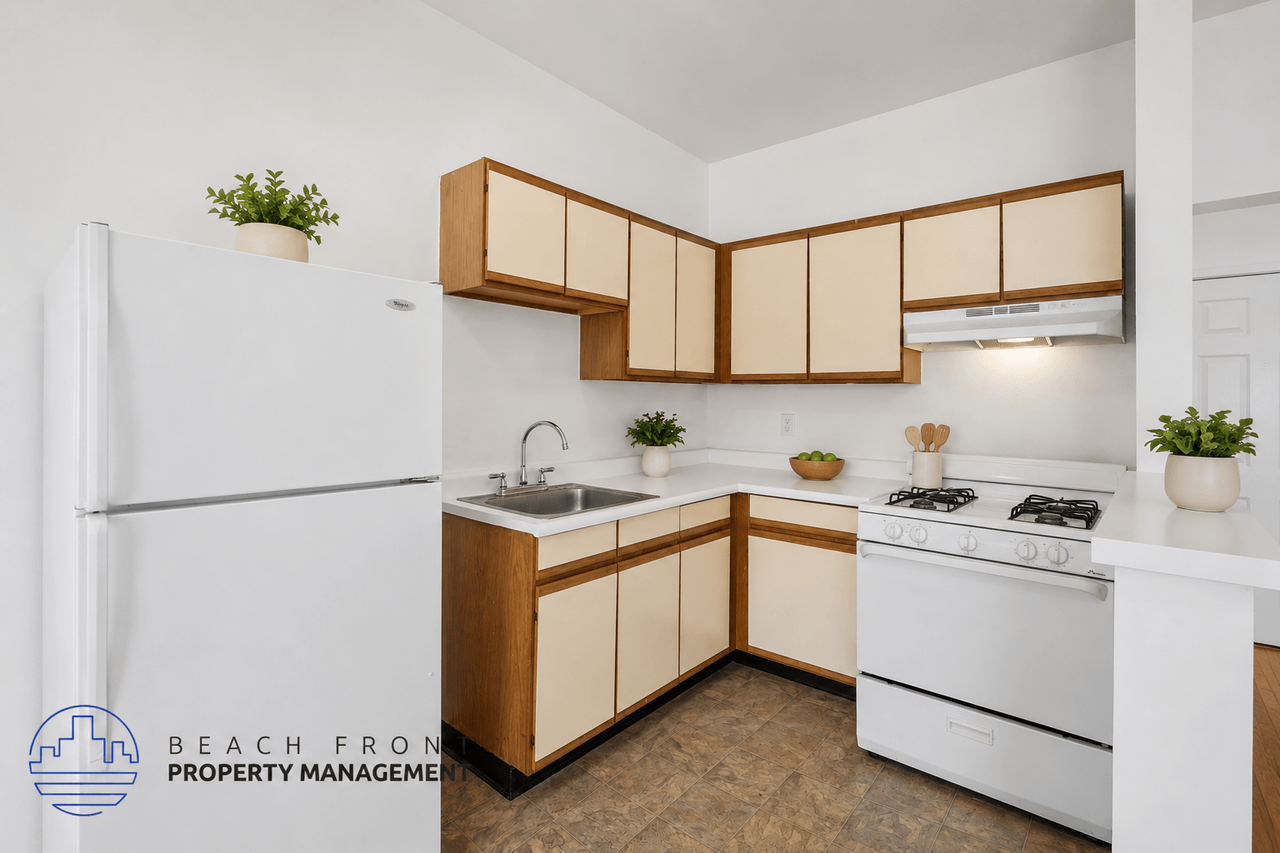 432 S. New Hampshire - Photo 2 of 17