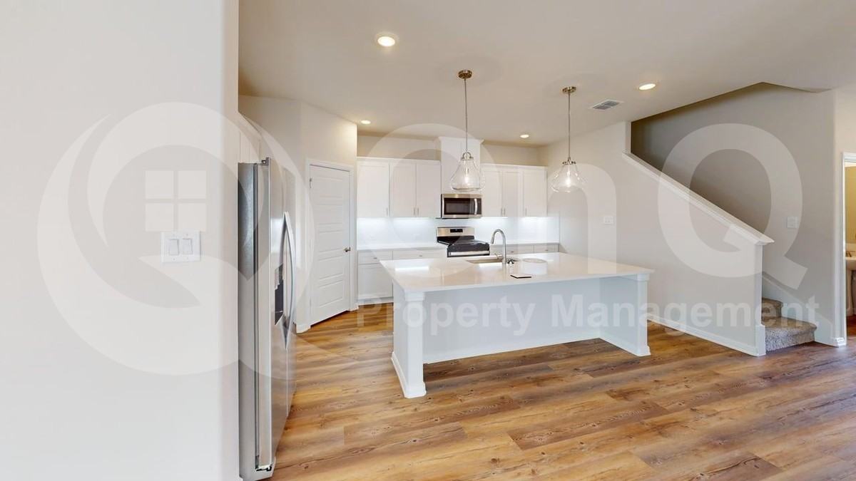 1840 Rosedale Ave - Photo 5 of 24