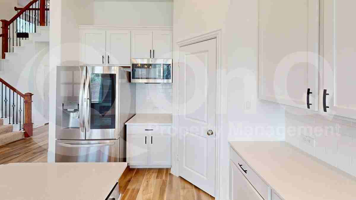 7324 Black Cherry Ln - Photo 4 of 36
