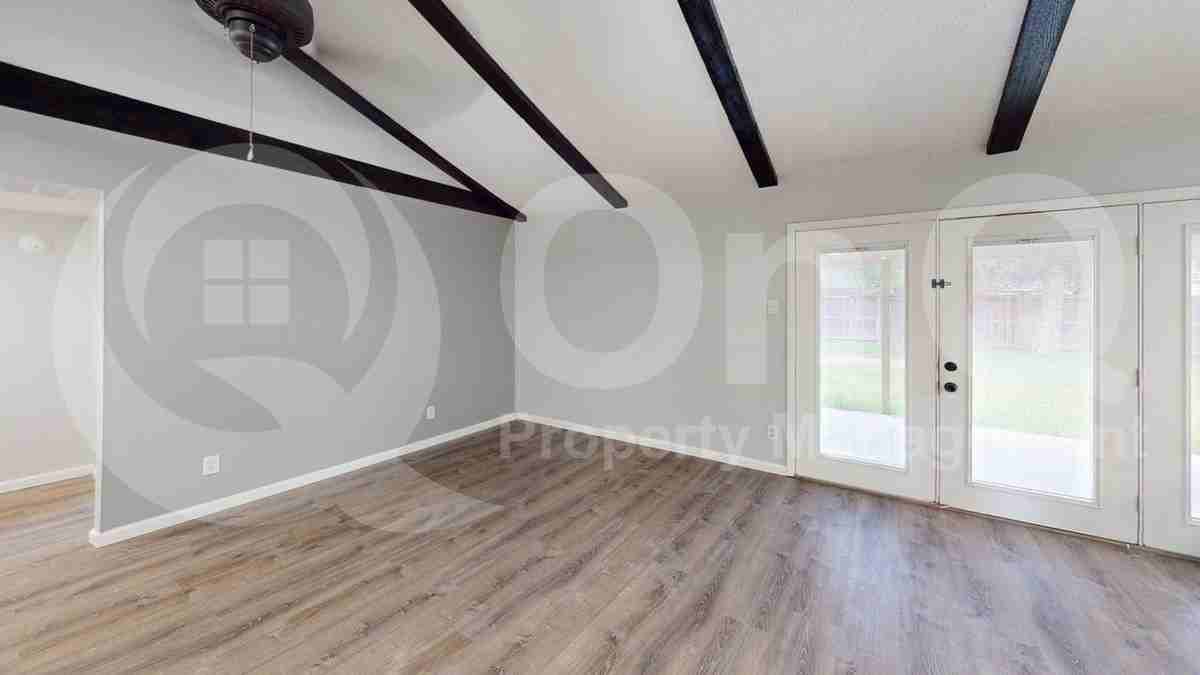 633 Stroud Ln - Photo 3 of 17