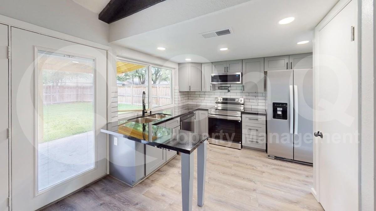 633 Stroud Ln - Photo 6 of 17