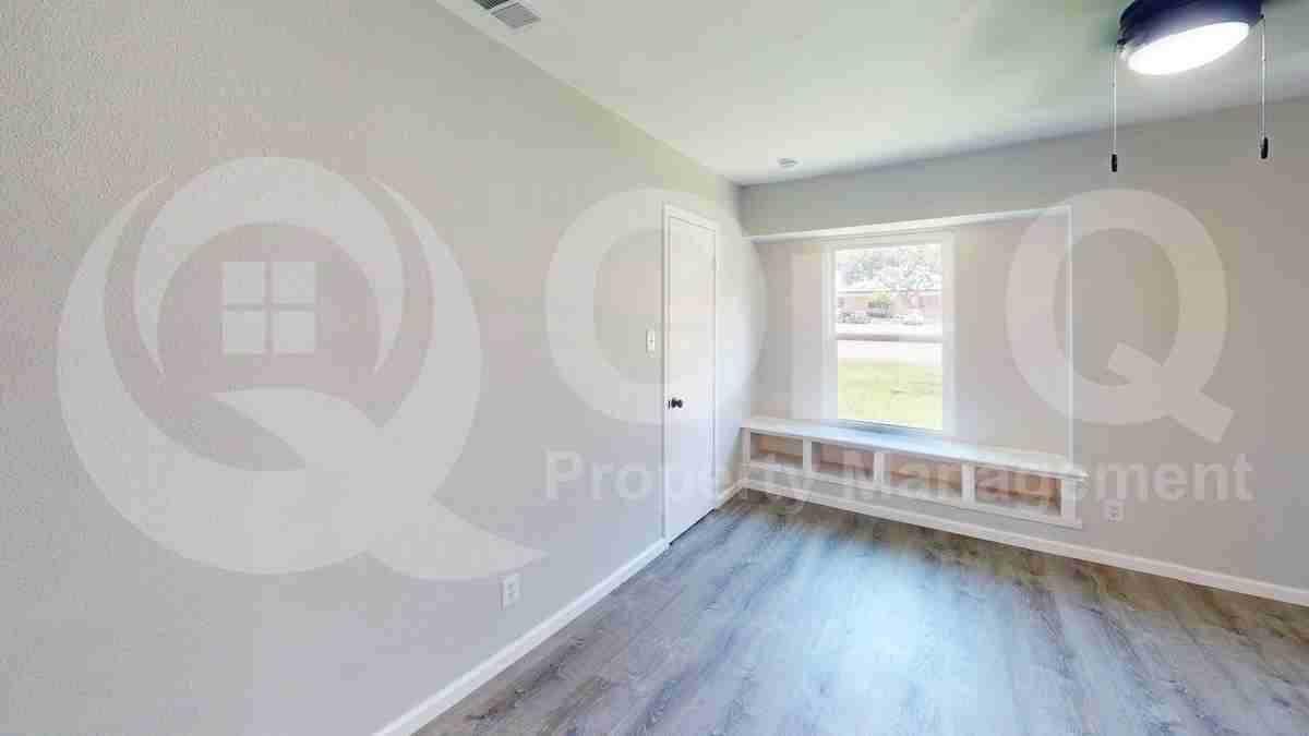 633 Stroud Ln - Photo 7 of 17