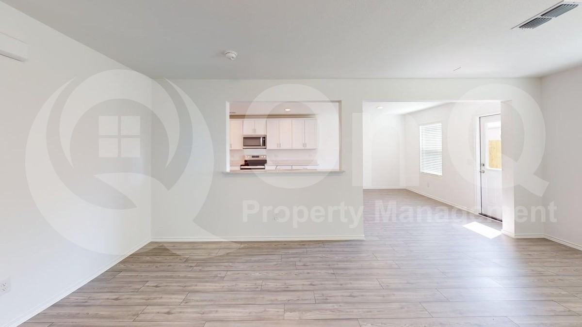 812 Poppy Cove Ln - Photo 4 of 22