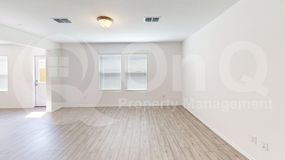 812 Poppy Cove Ln - Photo 5 of 22