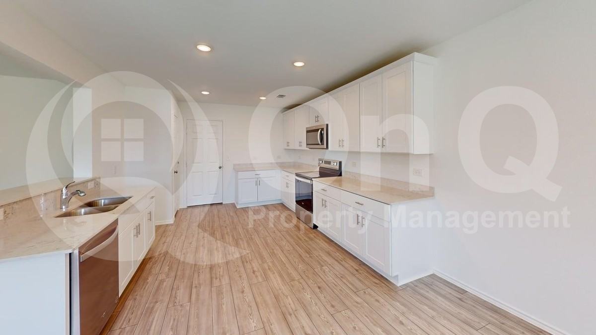 812 Poppy Cove Ln - Photo 7 of 22