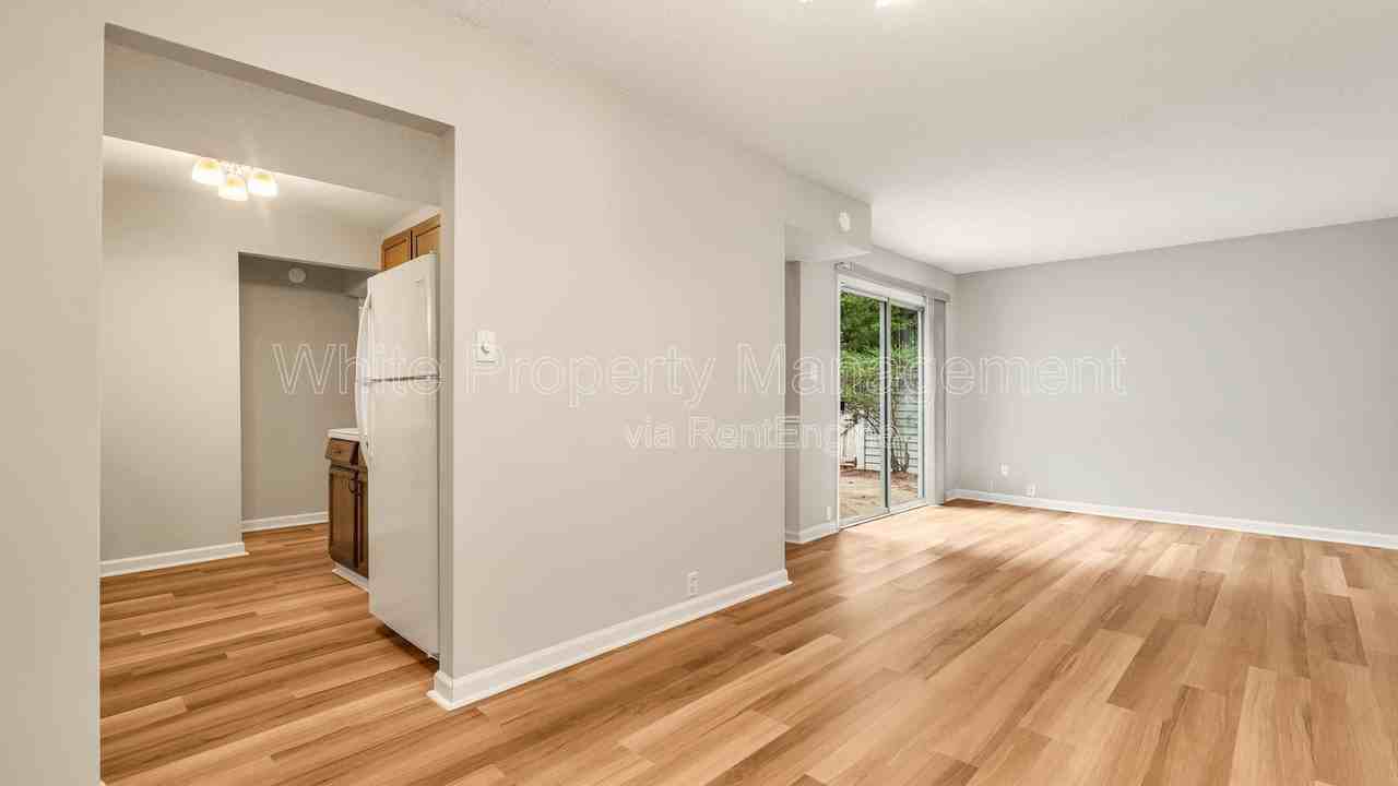 6927 Stonington Ln - Photo 6 of 25