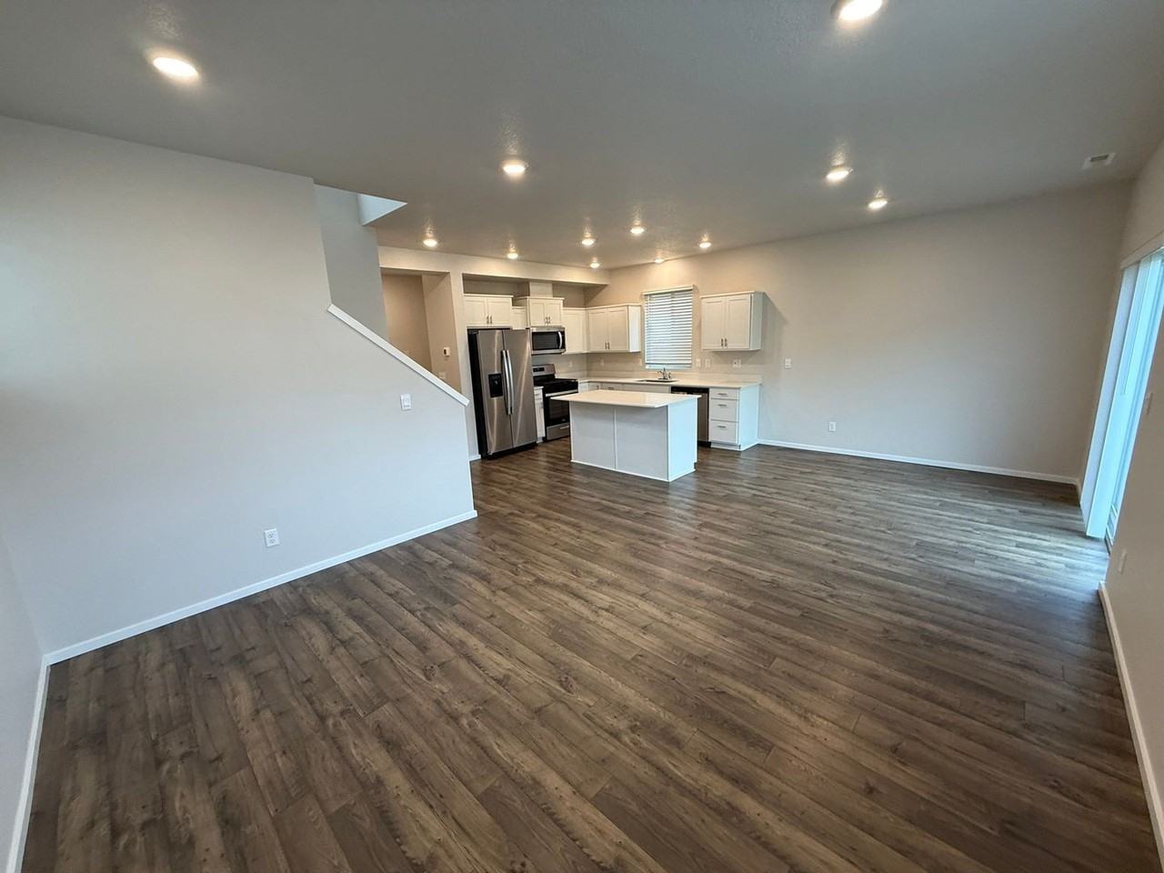 4833 Thyme Ave Ne - Photo 4 of 21