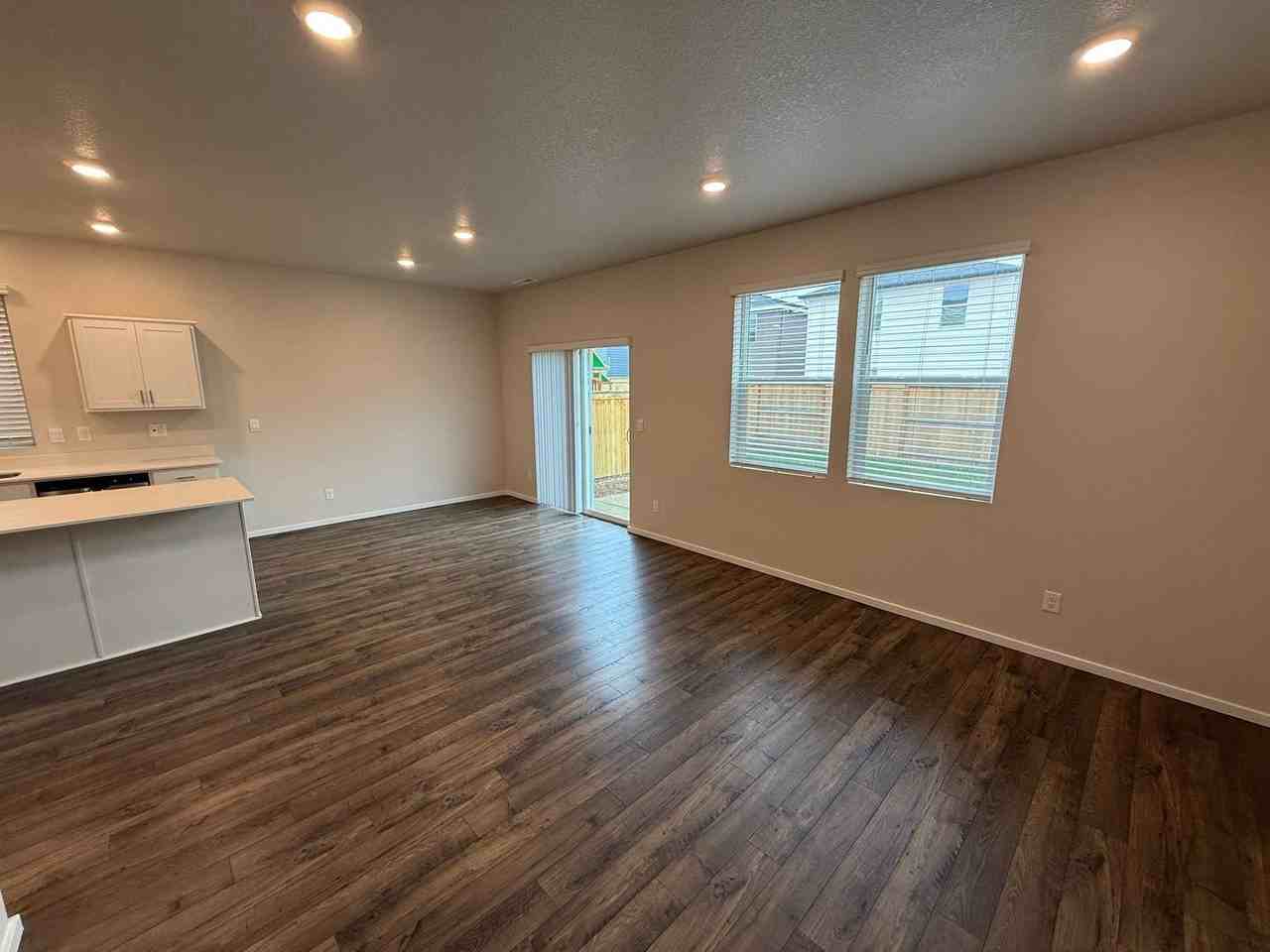 4833 Thyme Ave Ne - Photo 5 of 21