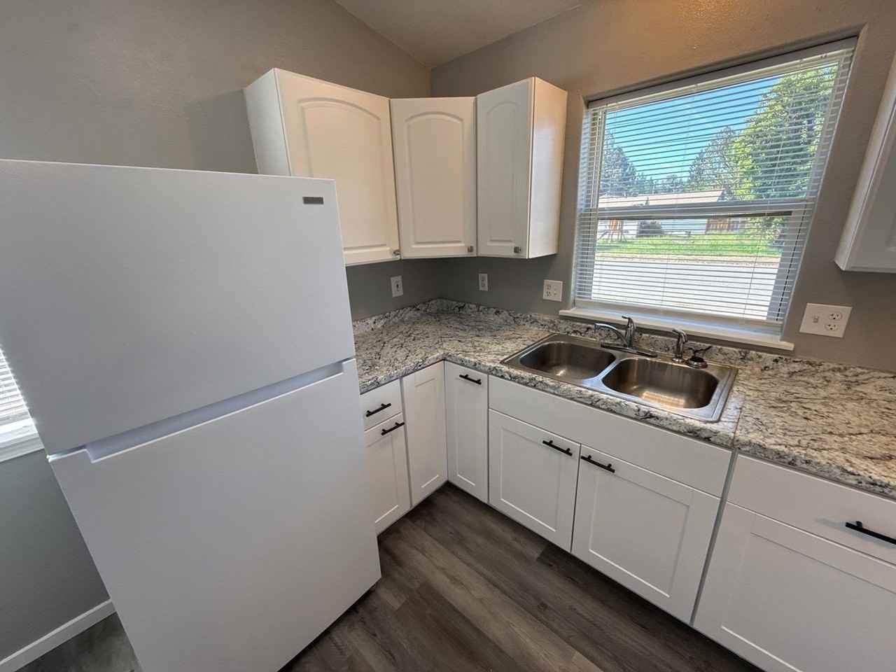 1265 Poplar St - Photo 7 of 24