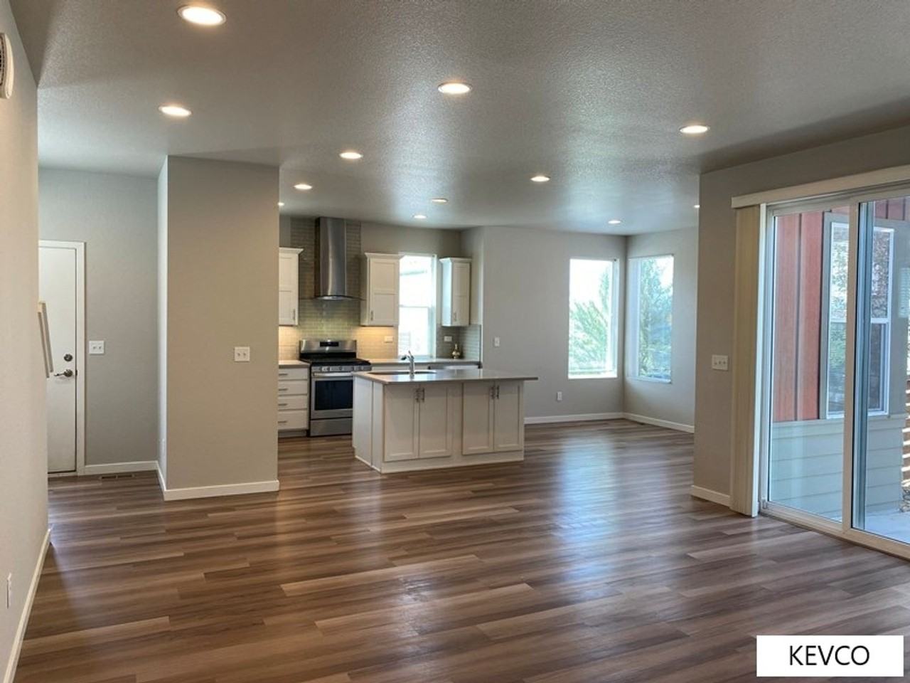 2950 Sykes Dr - Photo 4 of 29