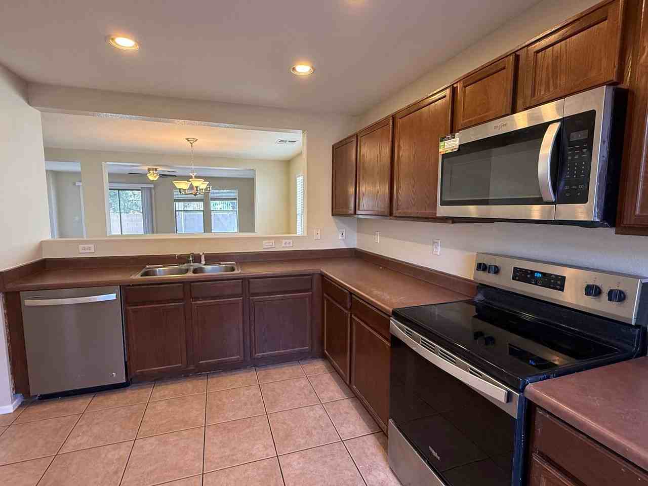 11214 W Pierce St - Photo 4 of 18