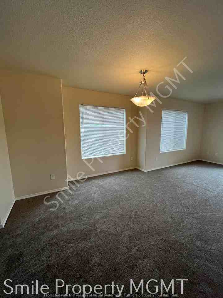 13450 Se Division St - Photo 4 of 13