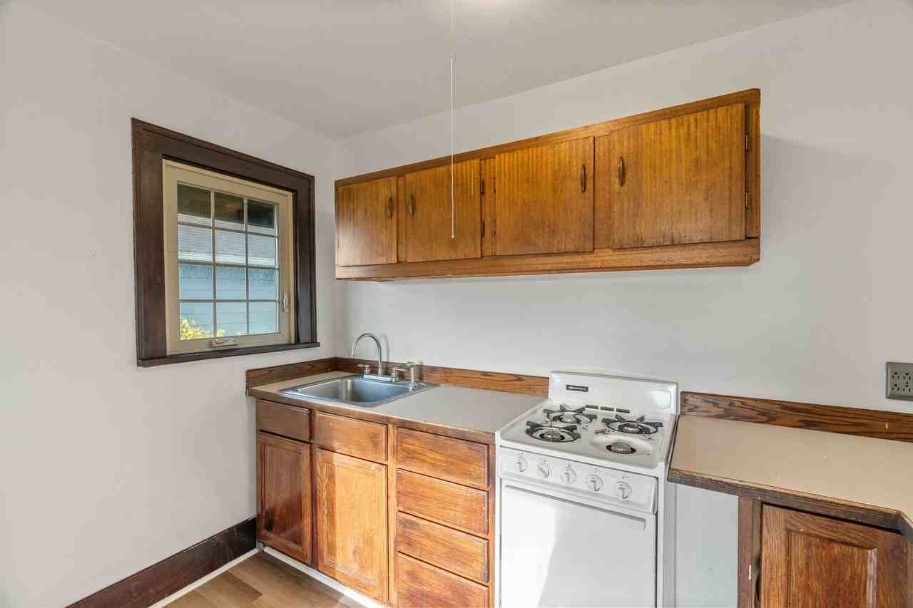 107 W 4th St #D - Photo 3 of 30