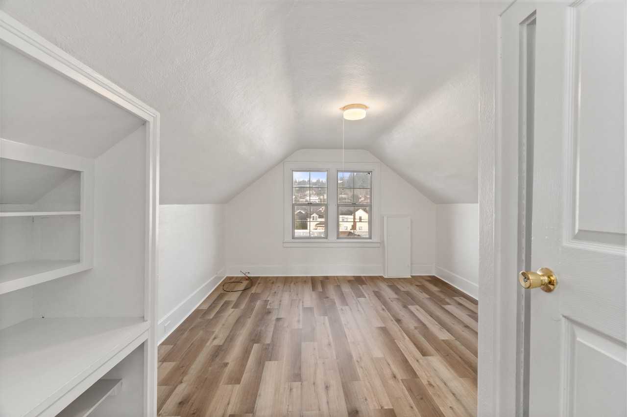 107 W 4th St #D - Photo 3 of 31