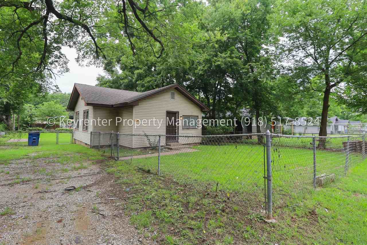 1928 N Columbia Pl - Photo 2 of 18