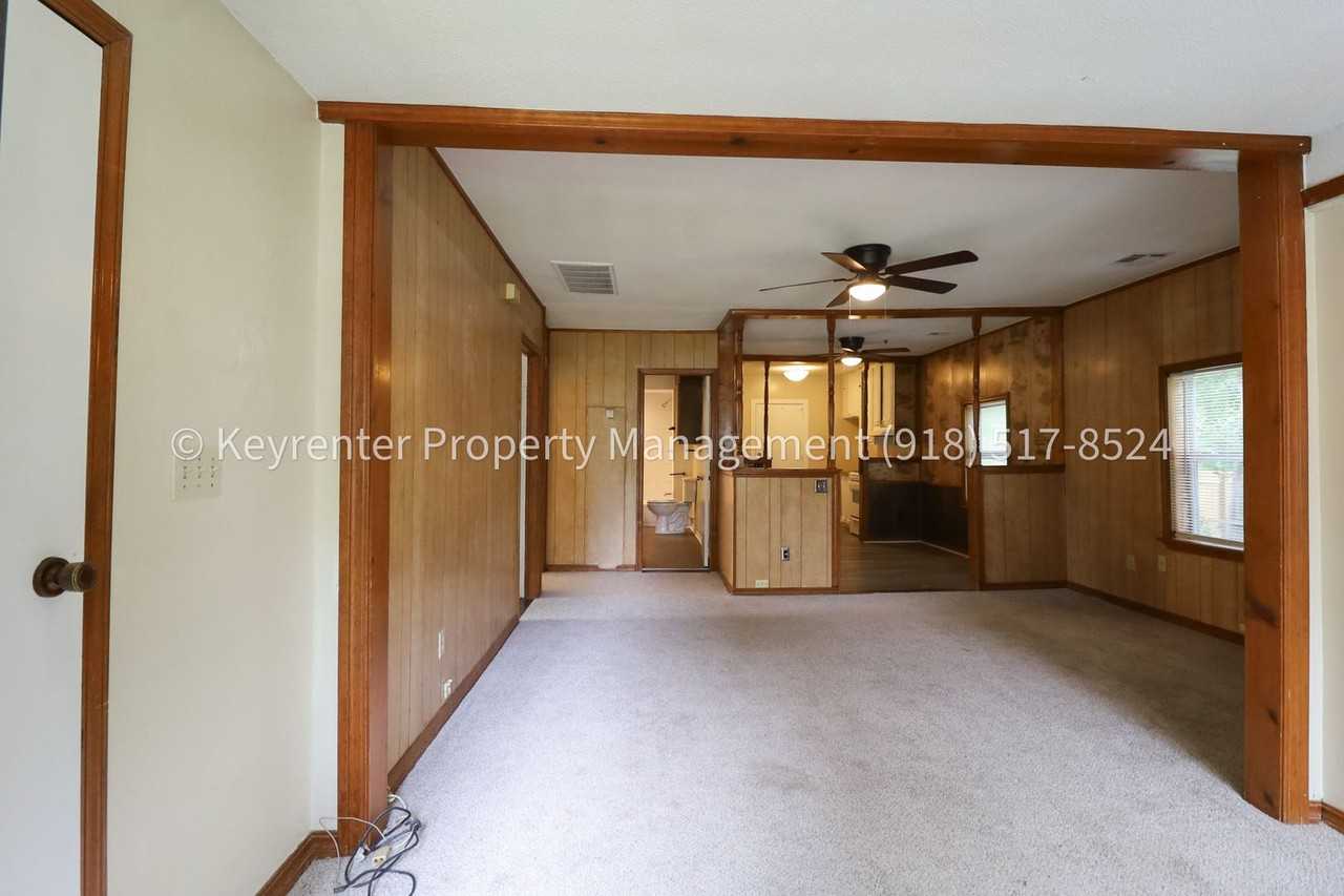 1928 N Columbia Pl - Photo 3 of 18
