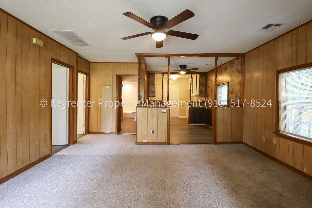 1928 N Columbia Pl - Photo 5 of 18