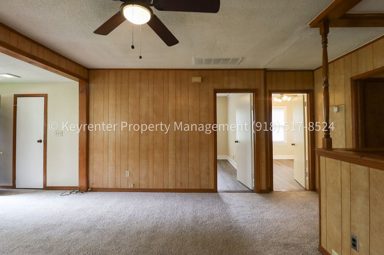 1928 N Columbia Pl - Photo 7 of 18
