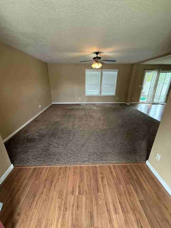 1124 N New Creek Dr - Photo 2 of 17