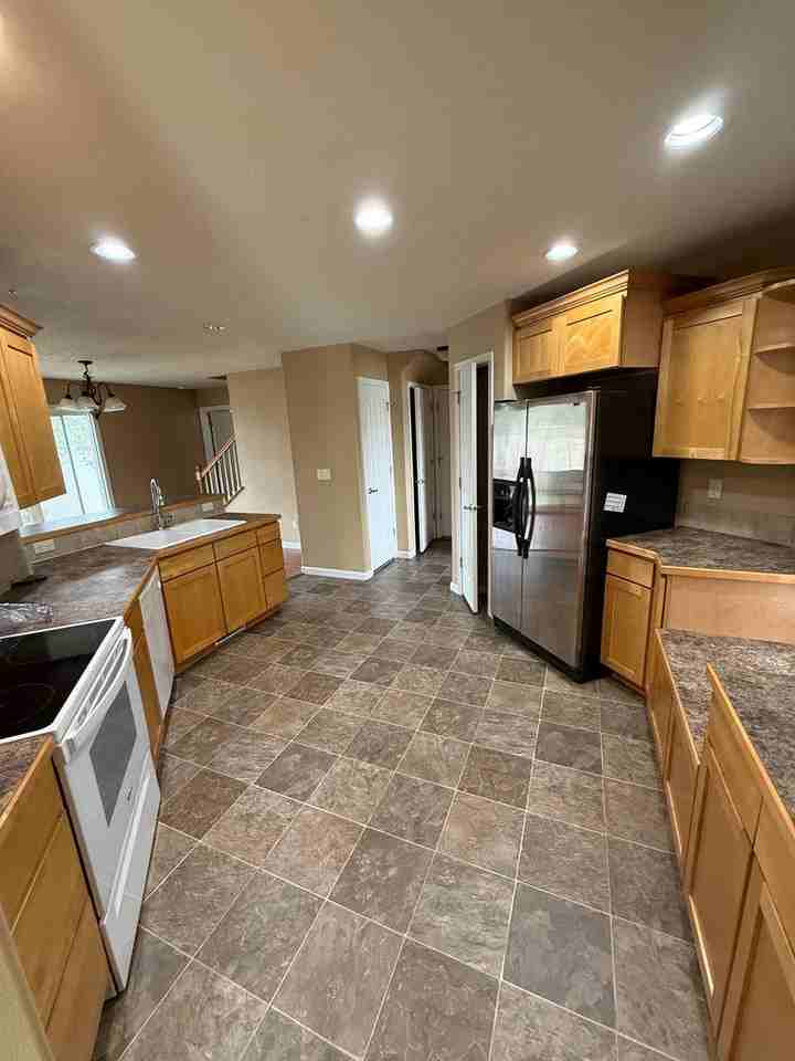 1124 N New Creek Dr - Photo 3 of 17