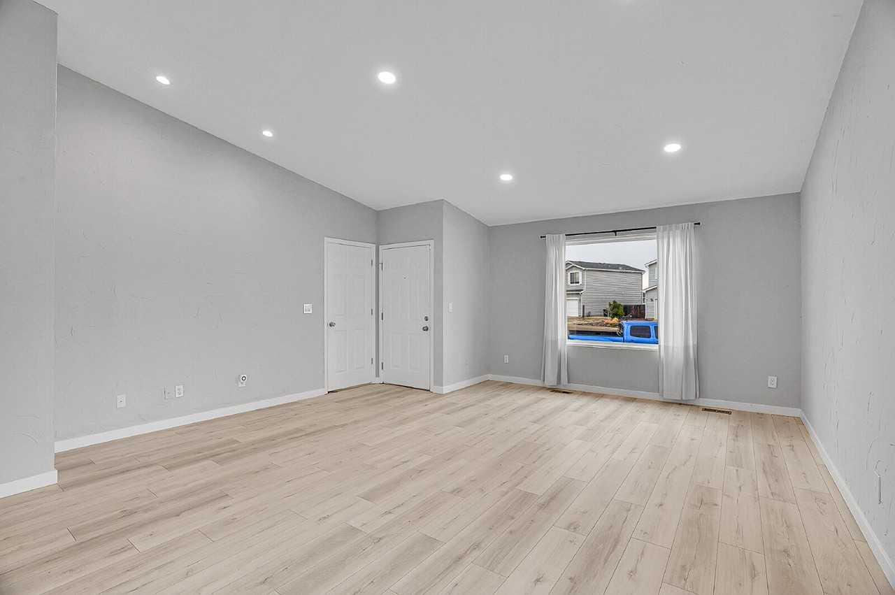 8065 Eagleview Dr - Photo 6 of 50