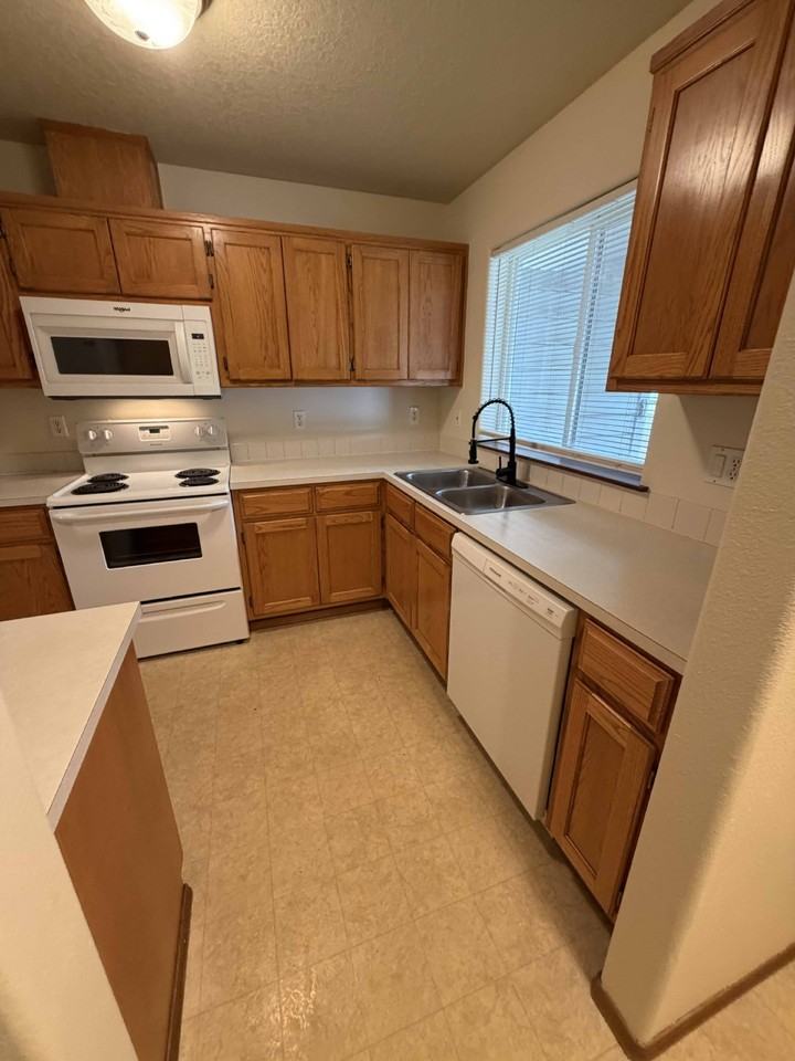 3456 Se Harvey St #3456 - Photo 3 of 16