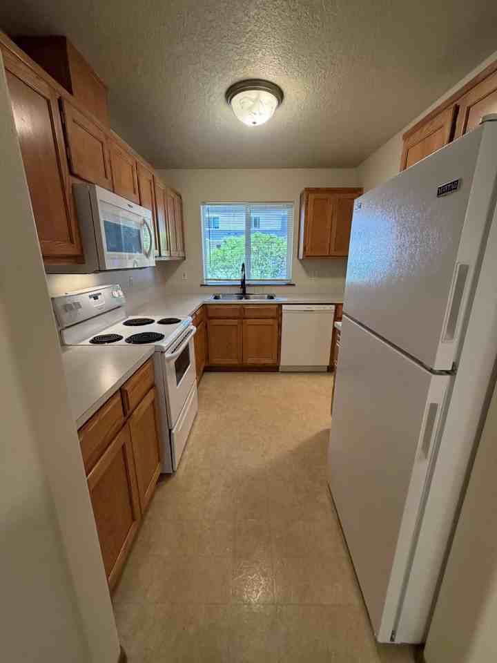 3456 Se Harvey St #3456 - Photo 4 of 16