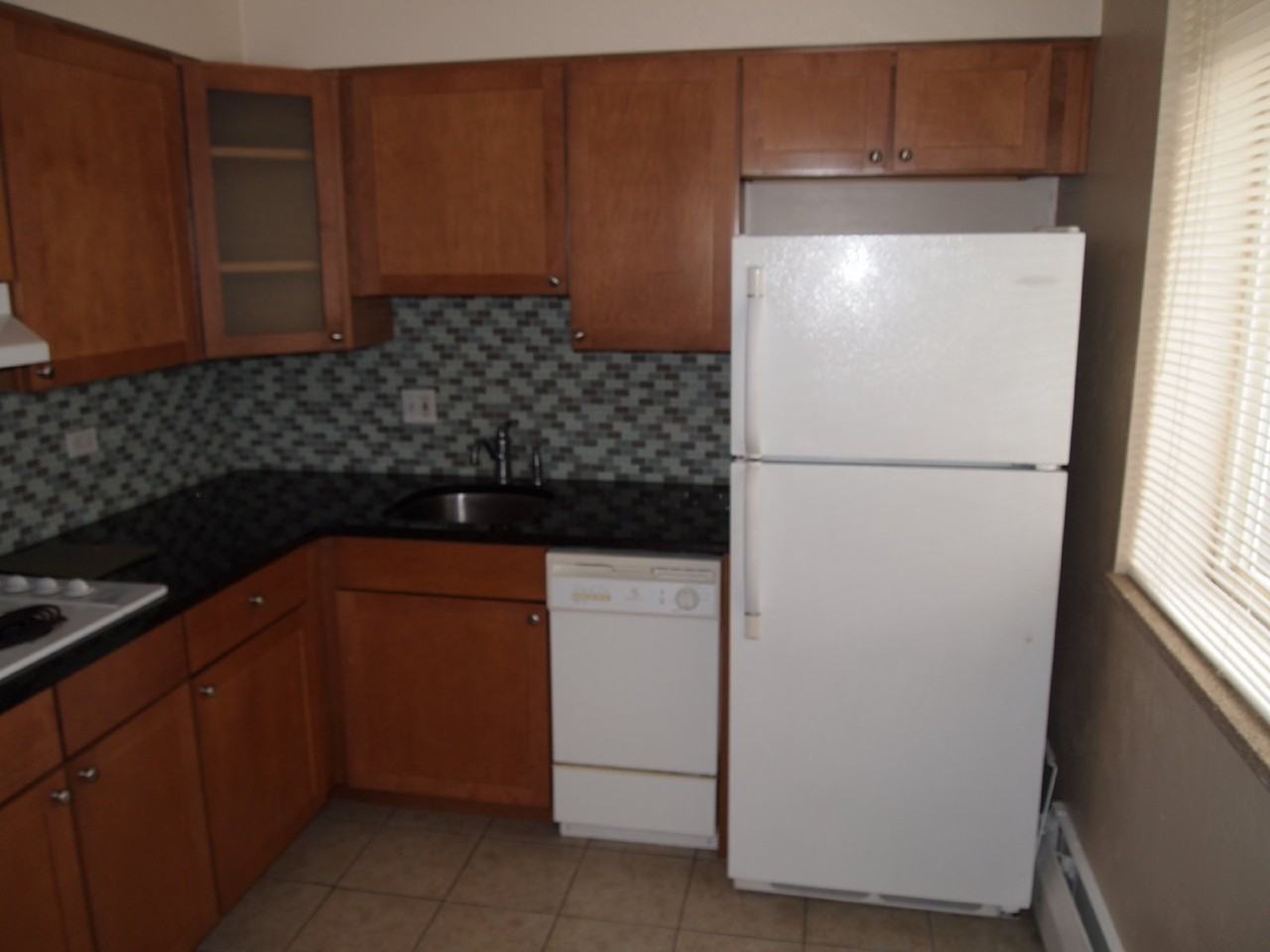 1056 N Marion St - Photo 3 of 11