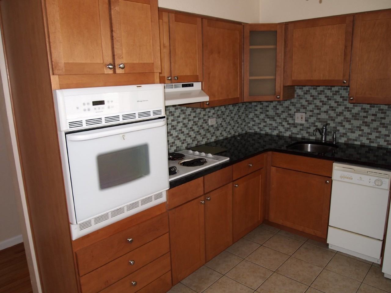 1056 N Marion St - Photo 2 of 11