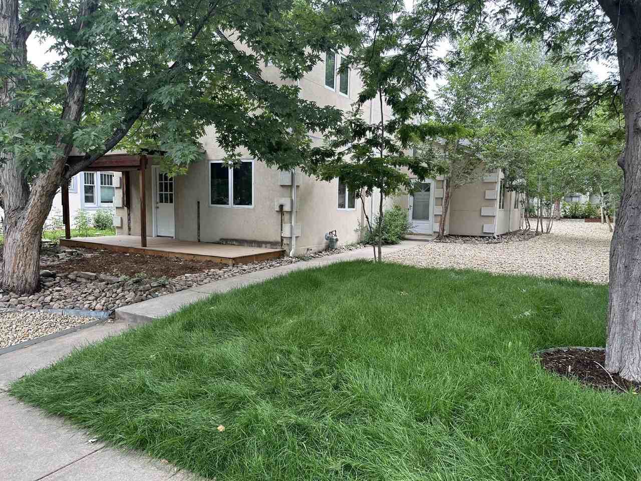 1752 S Clarkson St - Photo 2 of 18