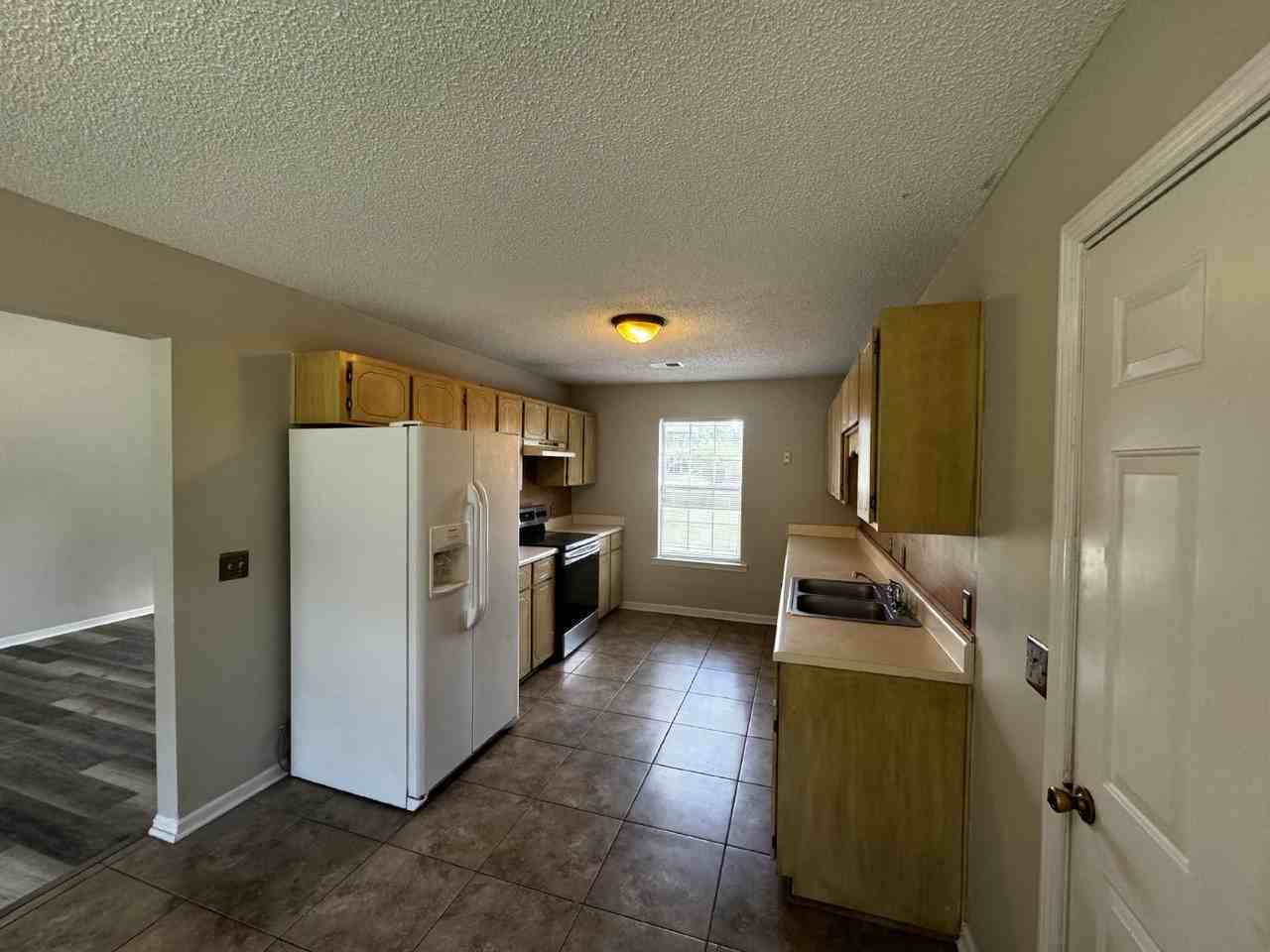 451 Sabreena Cir - Photo 4 of 13