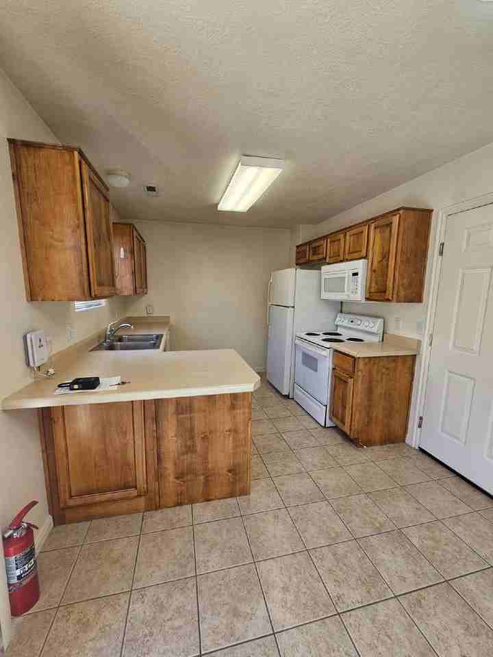 56 E 200 S Apt 7 - Photo 4 of 9