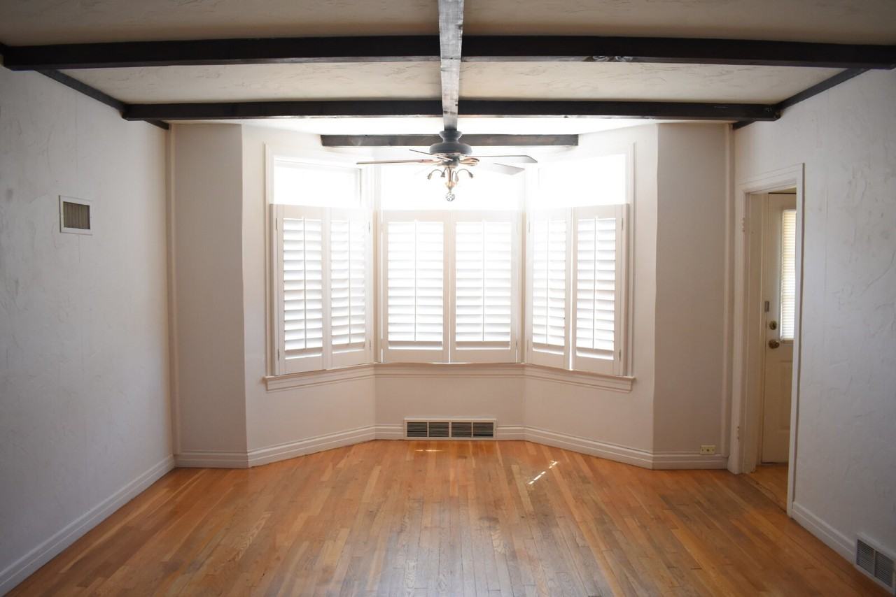 2409 22nd St - Photo 3 of 12