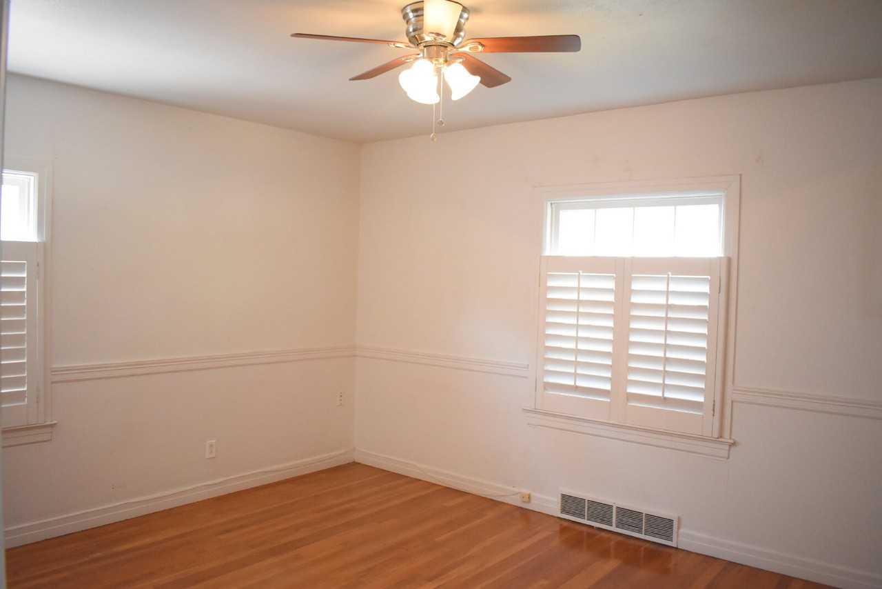 2409 22nd St - Photo 5 of 12