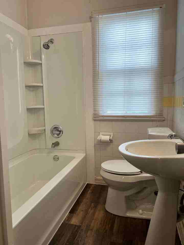 2409 22nd St - Photo 6 of 12