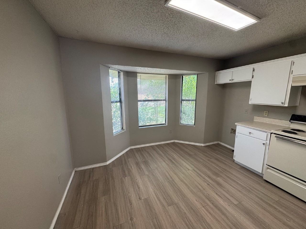 204 Genoa Ave - Photo 3 of 11