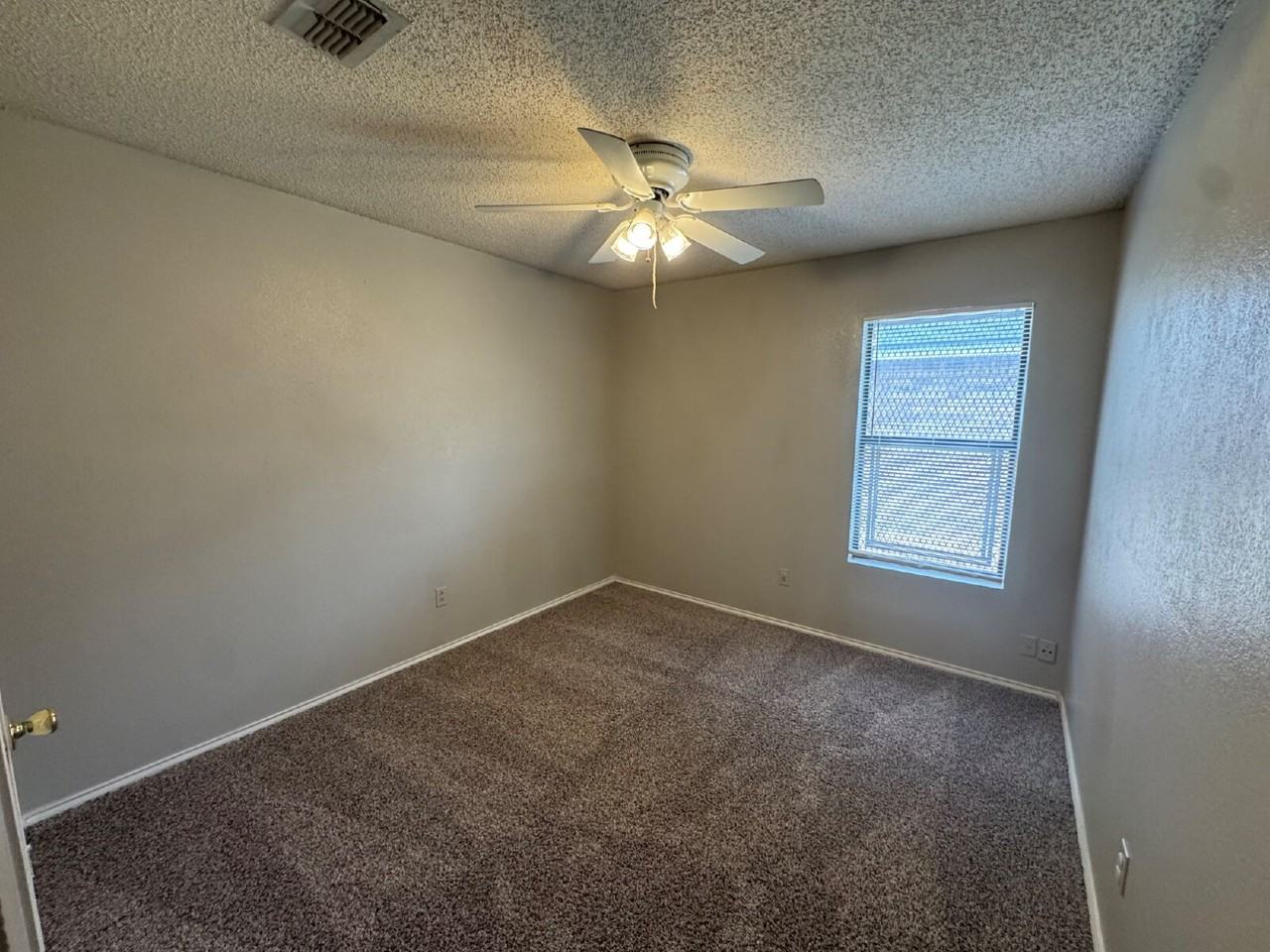 204 Genoa Ave - Photo 5 of 11
