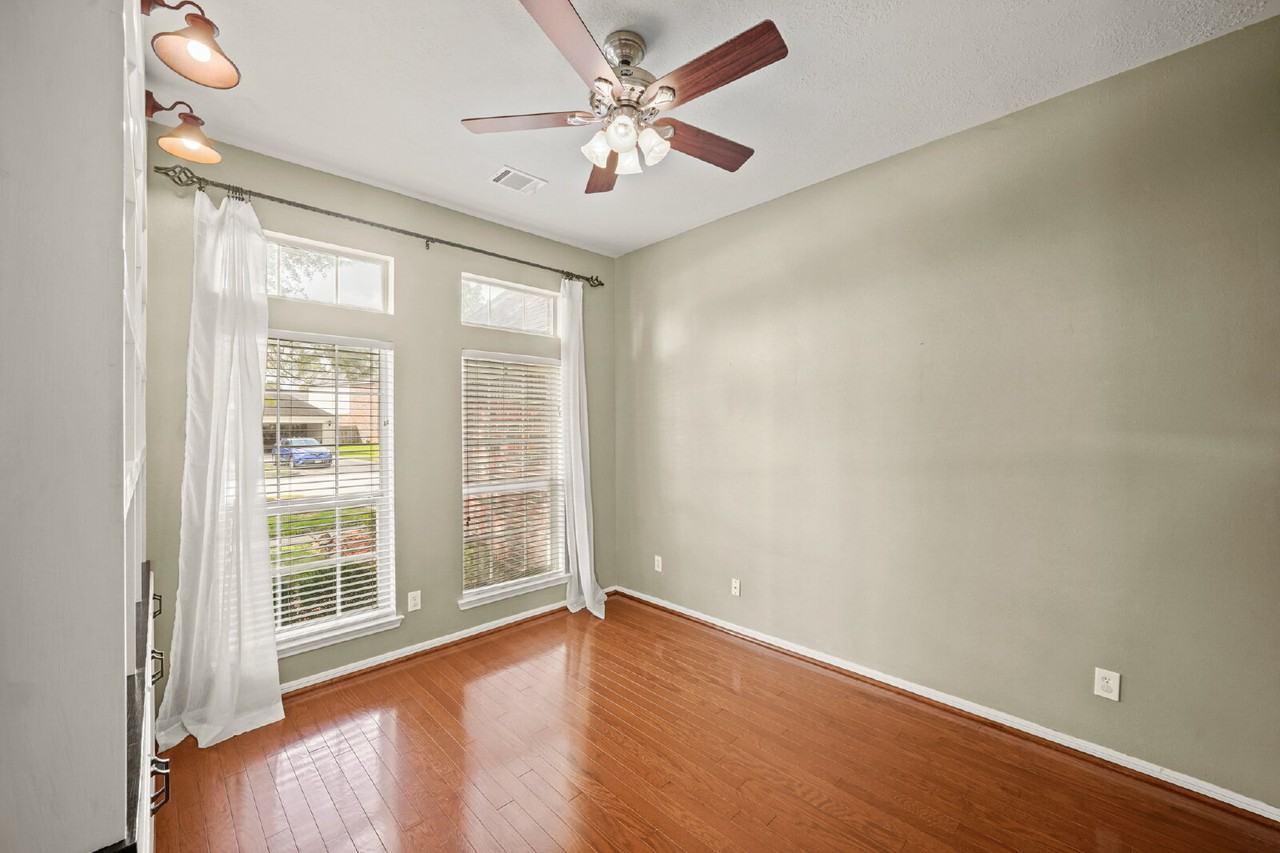 2923 Humble Dr - Photo 4 of 21