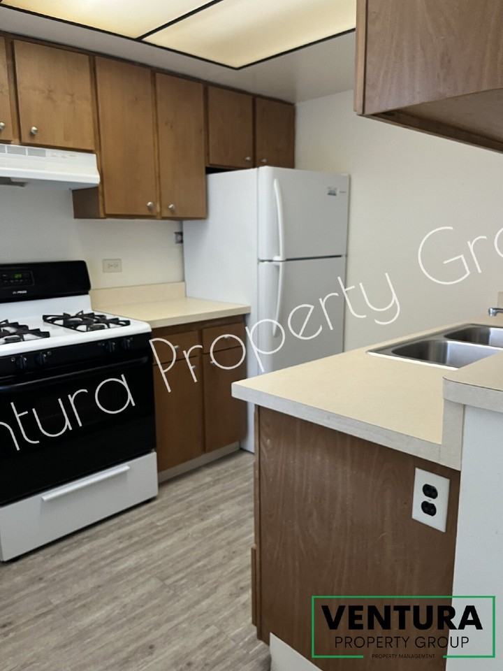 234 S Steckel Dr Apt 2 - Photo 2 of 11