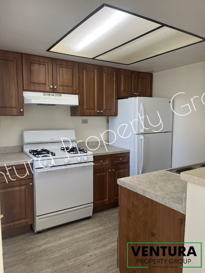 234 S Steckel Dr Apt 6 - Photo 3 of 12