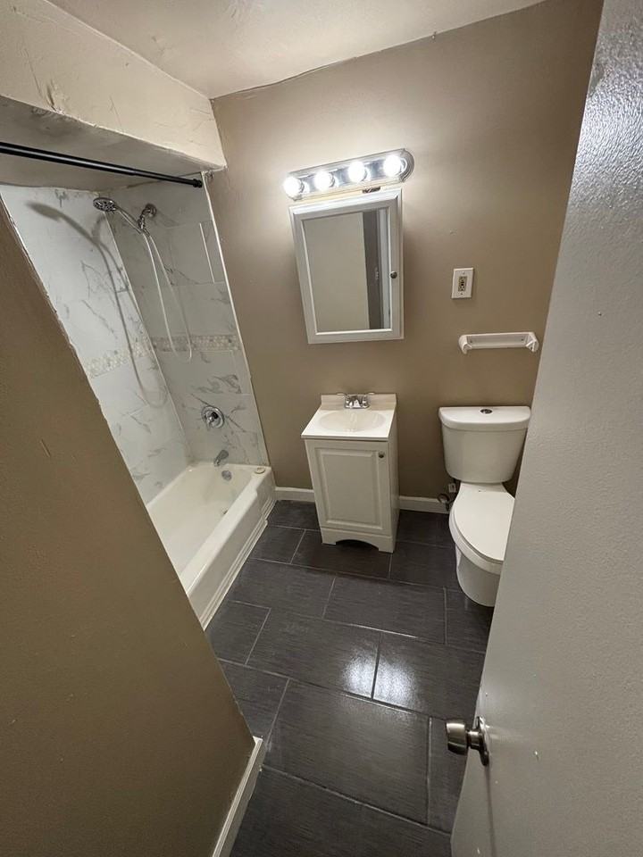 12510Lincoln - Photo 3 of 12