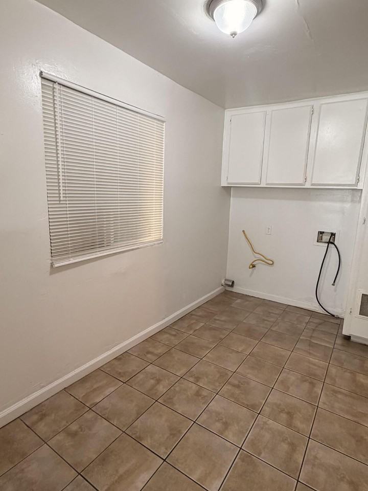 1316 E California Ave #A - Photo 3 of 12