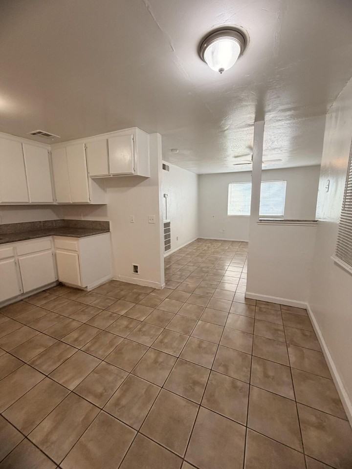 1316 E California Ave #A - Photo 5 of 12