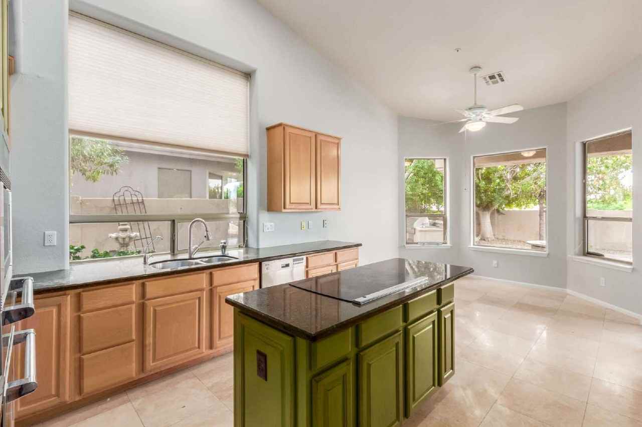 12591 E Paradise Dr - Photo 2 of 41